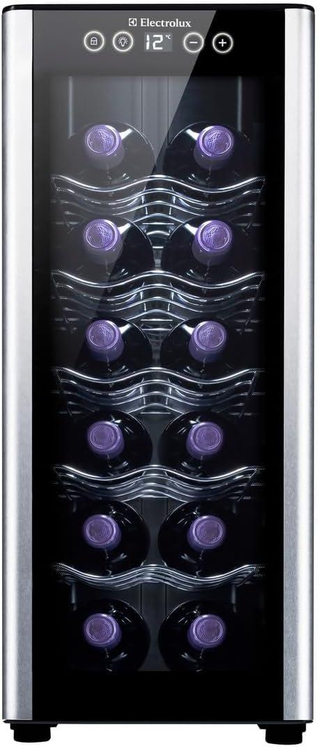 **Produto:** Adega Electrolux 12 Garrafas Uma Porta Acabamento em Alumínio **Descrição Geral:** A Adega Electrolux é projetada para armazenar até 12 garrafas de vinho, oferecendo um ambiente ideal para a preservação das características do vinho. Com um design moderno e elegante, seu acabamento em alumínio e vidro temperado proporciona um visual sofisticado, ideal para qualquer ambiente. **Características Técnicas:** - **Capacidade:** Armazena até 12 garrafas de vinho. - **Porta:** Uma porta de vidro com acabamento em alumínio, que permite visualizar o interior sem abrir. - **Dimensões:** Compacta, ideal para ser colocada em espaços reduzidos, como cozinhas, salas de estar ou adegas pessoais. - **Controle de Temperatura:** Possui um painel digital que permite ajustar a temperatura interna, mantendo-a em um nível ideal para a conservação do vinho (geralmente entre 8°C e 18°C). - **Iluminação Interna:** A iluminação interna em LED proporciona uma visualização clara das garrafas, além de ser eficiente em termos de consumo de energia. - **Gavetas:** Prateleiras em metal que organizam as garrafas de forma segura, evitando o contato entre elas e permitindo fácil acesso. - **Sistema de Resfriamento:** Utiliza um sistema de refrigeração eficiente que garante a temperatura ideal de conservação, minimizando vibrações que podem afetar o vinho. - **Nível de Ruído:** Operação silenciosa, ideal para ambientes residenciais. - **Classificação Energética:** Geralmente classificada como eficiente, contribuindo para a economia de energia elétrica. **Funcionalidades:** - **Display Digital:** Facilita o ajuste da temperatura e proporciona informações em tempo real sobre as condições internas da adega. - **Trava de Segurança:** Algumas versões podem incluir uma opção de travamento para segurança adicional, especialmente em ambientes com crianças. - **Design Ergonômico:** A porta de vidro é projetada para abrir facilmente, e o interior é acessível, permitindo uma rápida seleção da garrafa desejada. **Especificações Adicionais:** - **Cor:** Acabamento em alumínio com porta de vidro escurecido. - **Peso:** Leve o suficiente para facilitar a movimentação, se necessário. - **Garantia:** Geralmente acompanha garantia do fabricante, assegurando a qualidade e o suporte técnico. **Aplicações:** Ideal para amantes de vinho que buscam uma solução prática e eficiente para armazenar suas garrafas, mantendo-as em condições ideais de temperatura e umidade. Perfeita para uso doméstico ou em pequenas vinotecas. Essa descrição detalha as características e funcionalidades da Adega Electrolux de 12 garrafas, permitindo que os potenciais compradores compreendam melhor o produto e suas vantagens.